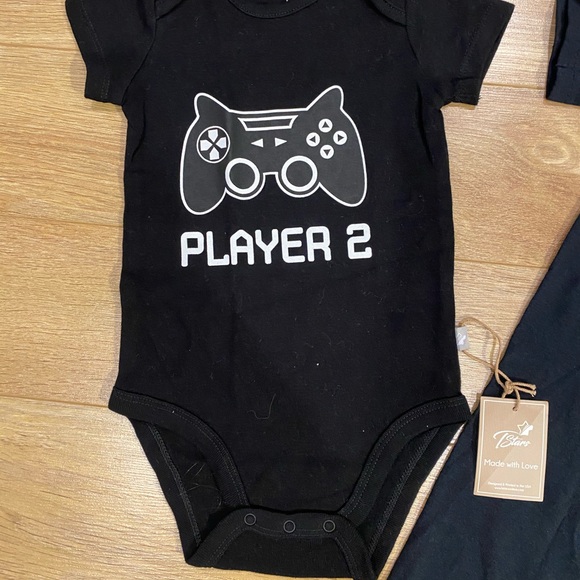 Dad/Mom and baby matching shirts - Picture 2 of 5